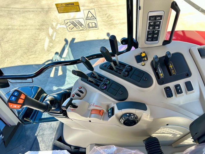 2025 Massey Ferguson 7S.155 Dyna-6 Red