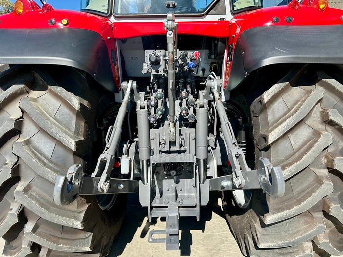 2025 Massey Ferguson 7S.155 Dyna-6 Red