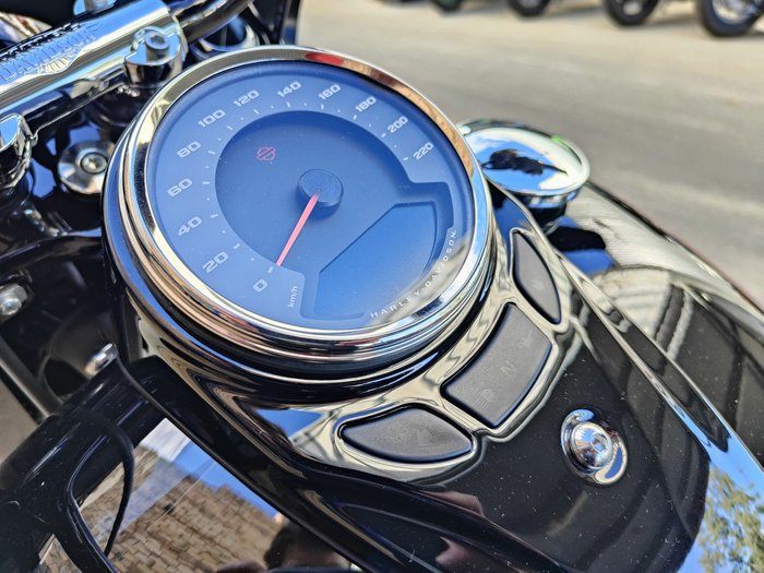 2025 HARLEY-DAVIDSON HERITAGE CLASSIC 117 (FLHC) ROAD WHISKEY FIRE/VIVID BLACK