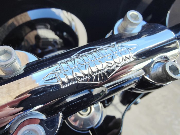 2025 HARLEY-DAVIDSON HERITAGE CLASSIC 117 (FLHC) ROAD WHISKEY FIRE/VIVID BLACK