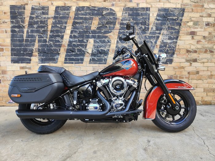 2025 HARLEY-DAVIDSON HERITAGE CLASSIC 117 (FLHC) ROAD WHISKEY FIRE/VIVID BLACK