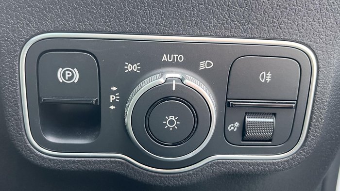 2024 Mercedes-Benz GLB-Class GLB200