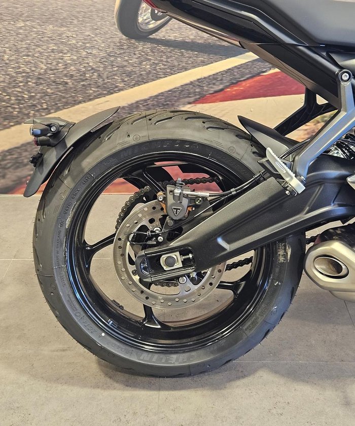 2025 Triumph Trident 660 Trident Yellow