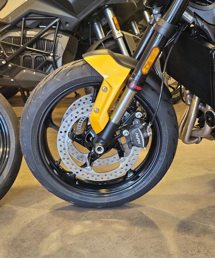 2025 Triumph Trident 660 Trident Yellow