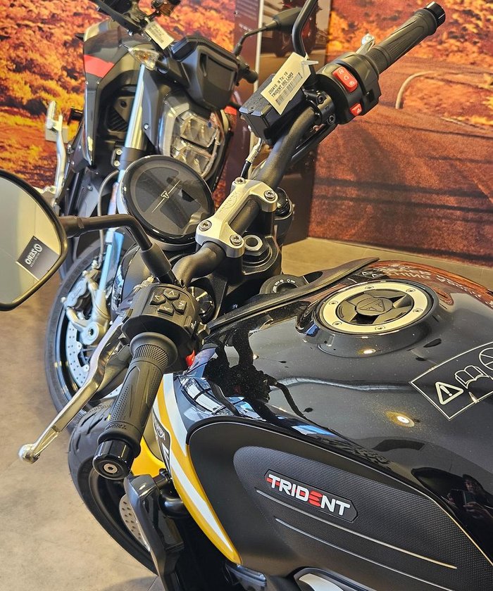 2025 Triumph Trident 660 Trident Yellow