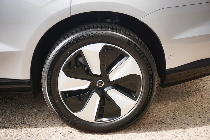 2025 Volvo EX90 Plus Twin Motor