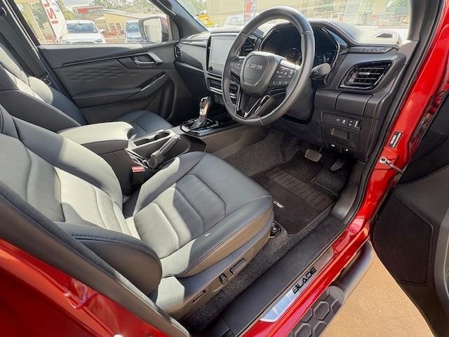 2024 Isuzu D-MAX BLADE