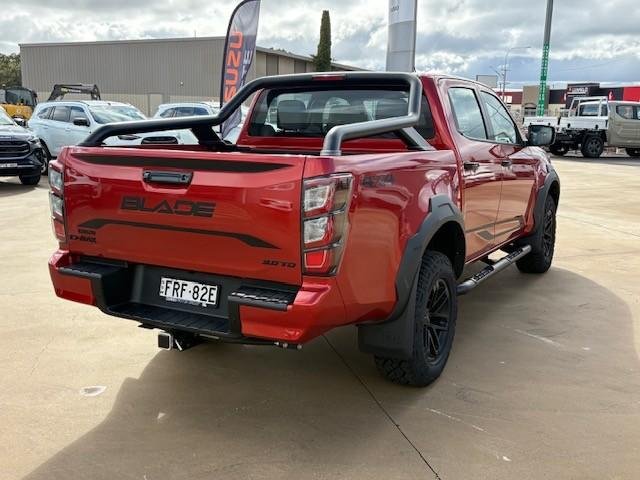 2024 Isuzu D-MAX BLADE
