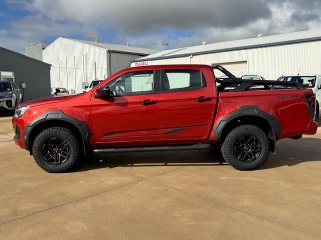 2024 Isuzu D-MAX BLADE