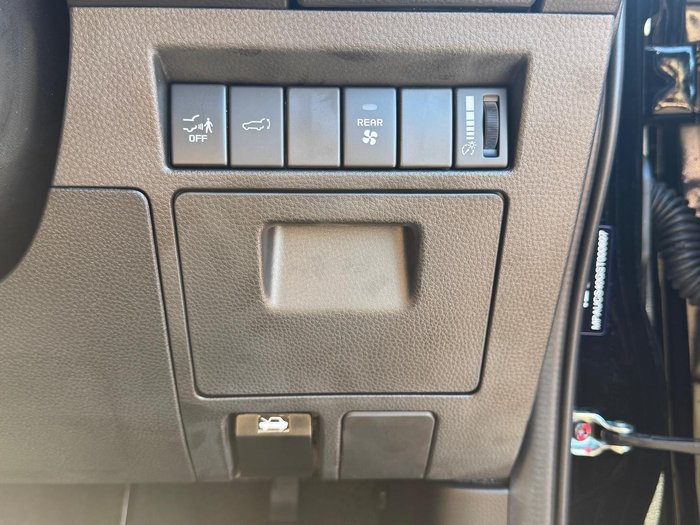 2025 Isuzu MU-X X-TERRAIN