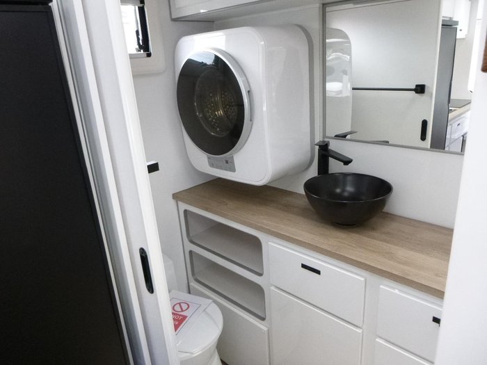 2024 JB Caravans Gator X Ev 17'10