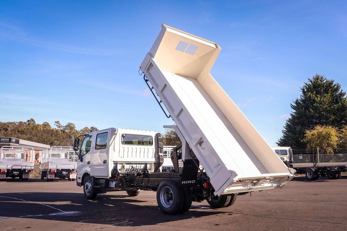 2024 Hino 917 Mt 4200 Wide Crew Tip Pro White