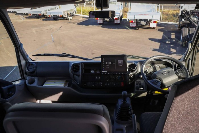 2024 Hino 917 Mt 4200 Wide Crew Tip Pro White