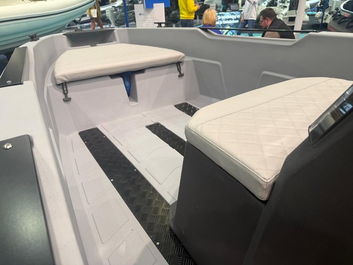 2025 Sea Storm 17 Advantage