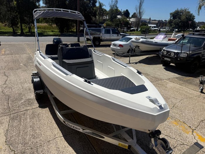 2025 Sea Storm 17 Advantage