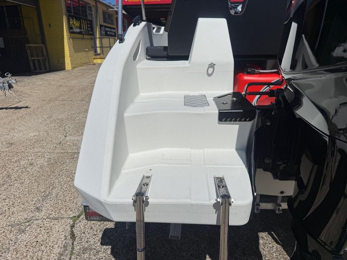 2025 Sea Storm 17 Advantage