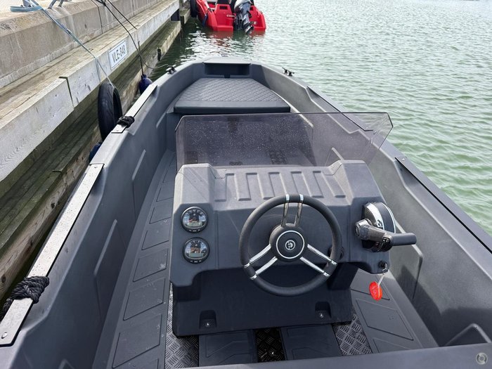 2025 Sea Storm 17 Advantage