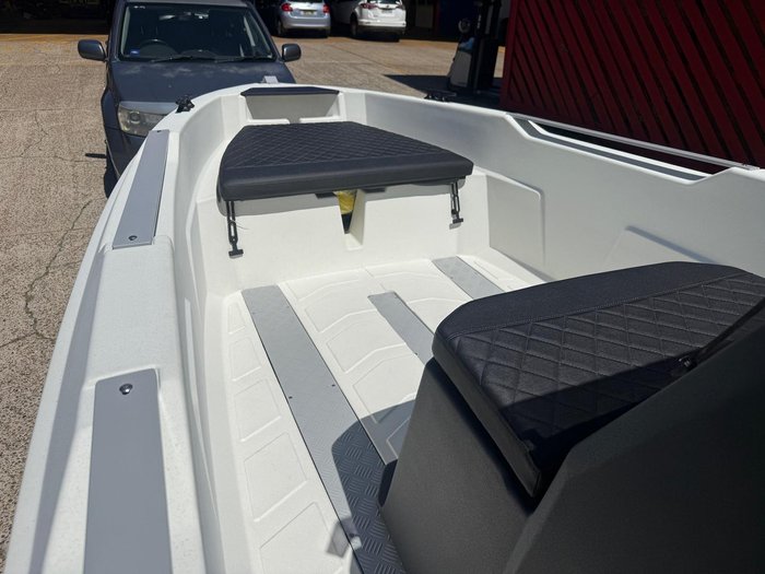 2025 Sea Storm 17 Advantage