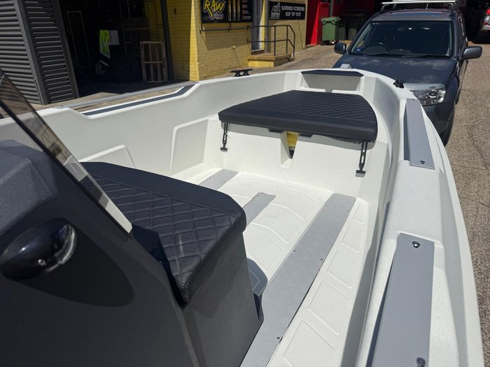 2025 Sea Storm 17 Advantage