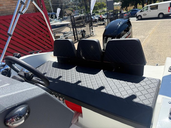 2025 Sea Storm 17 Advantage