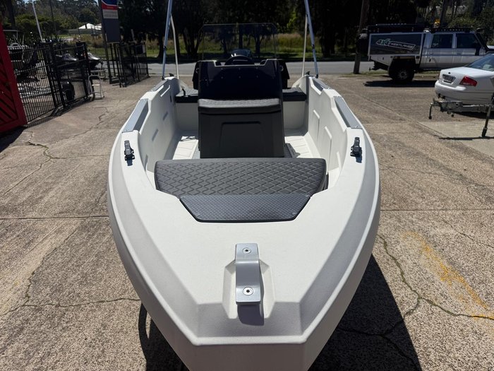 2025 Sea Storm 17 Advantage