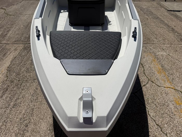 2025 Sea Storm 17 Advantage