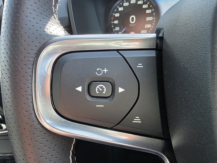2020 Volvo XC40 T5 R-Design