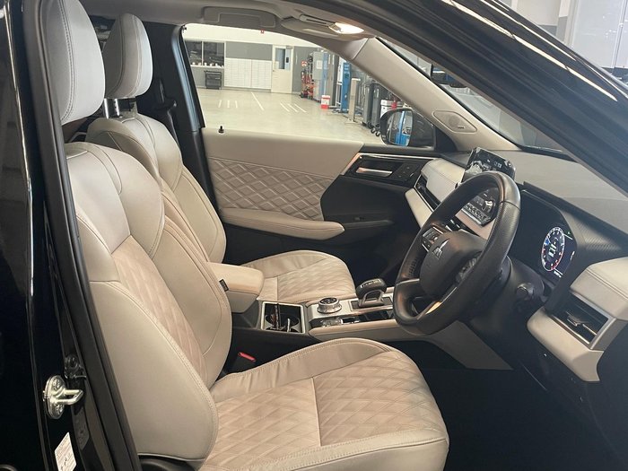 2024 Mitsubishi Outlander Exceed