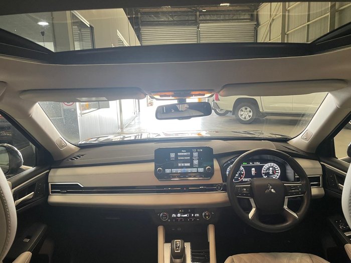 2024 Mitsubishi Outlander Exceed