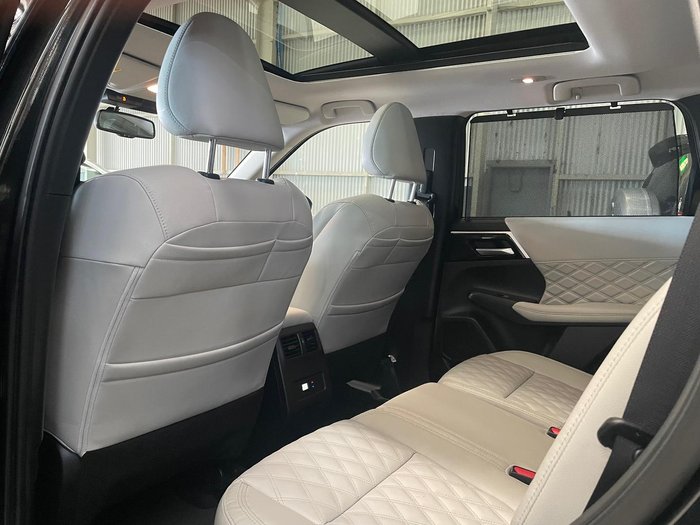 2024 Mitsubishi Outlander Exceed