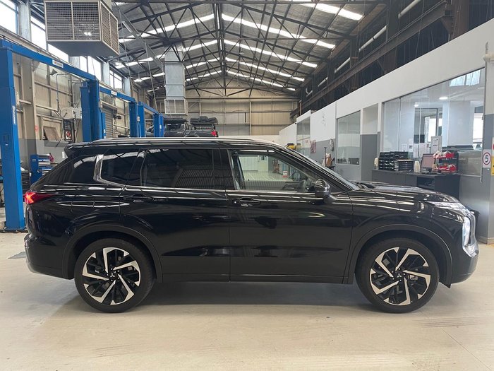 2024 Mitsubishi Outlander Exceed