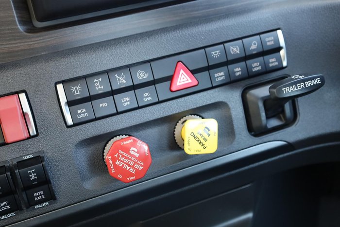 2024 Freightliner Cascadia 116 Tipper White