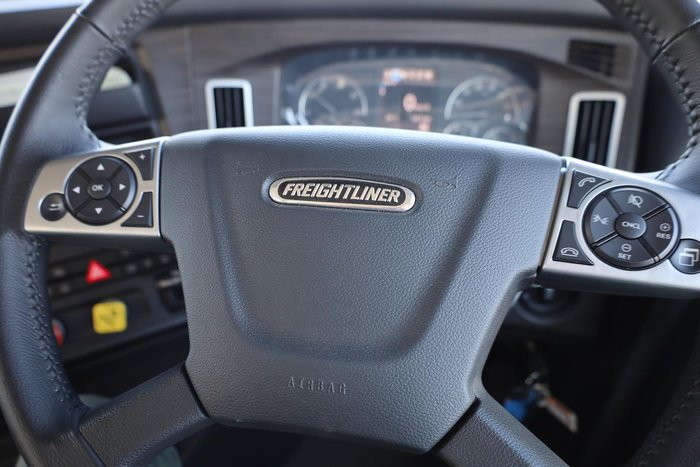 2024 Freightliner Cascadia 116 Tipper White