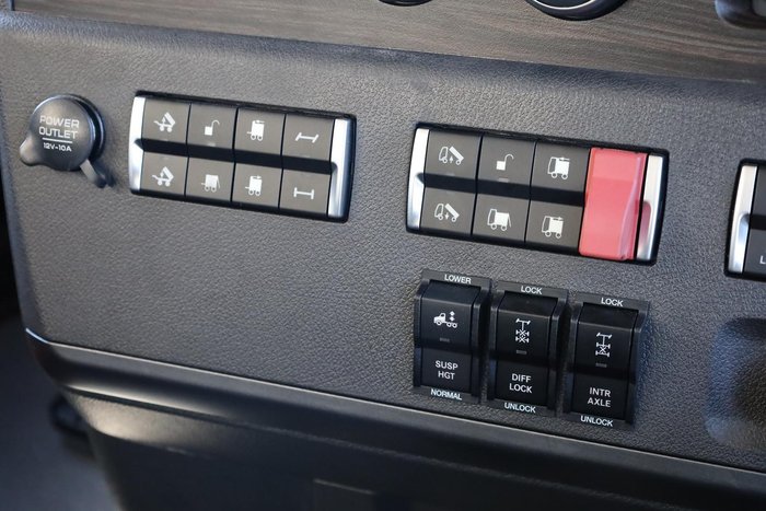 2024 Freightliner Cascadia 116 Tipper White