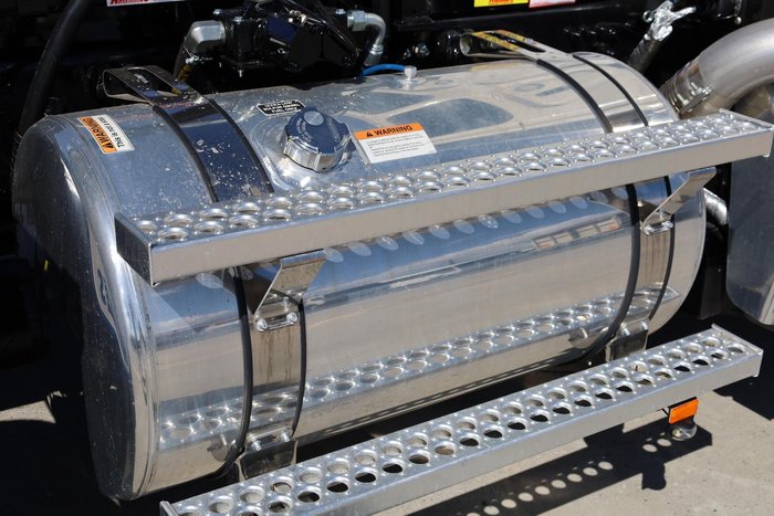 2024 Freightliner Cascadia 116 Tipper White