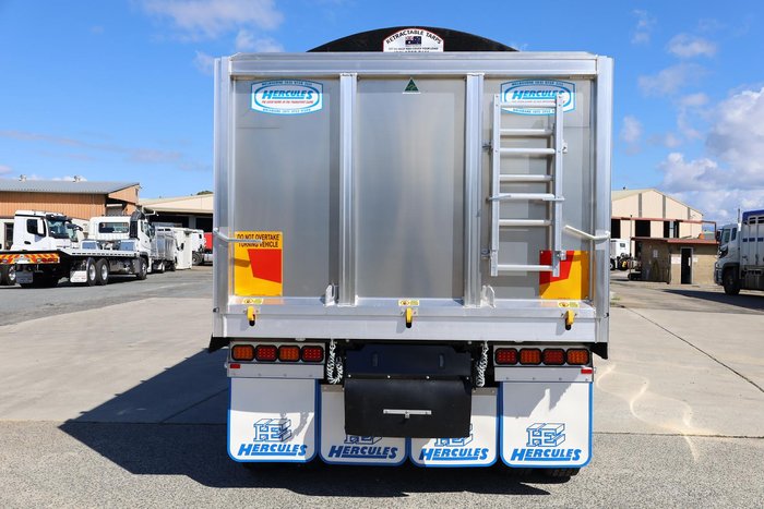 2024 Freightliner Cascadia 116 Tipper White