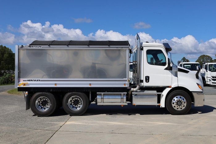 2024 Freightliner Cascadia 116 Tipper White