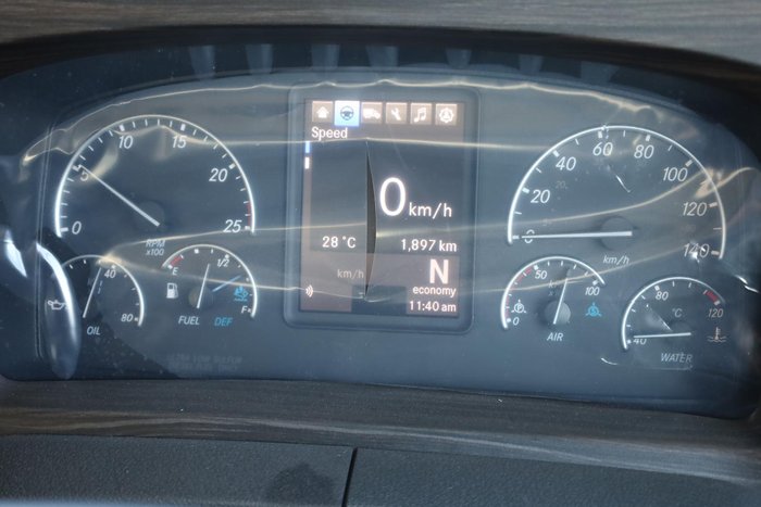 2024 Freightliner Cascadia 116 Tipper White