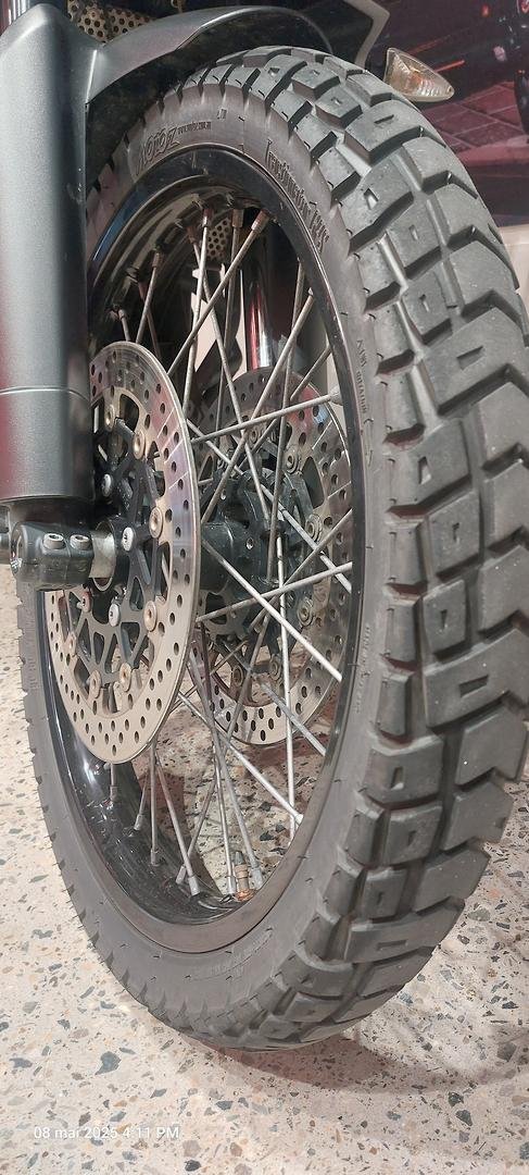 2015 Triumph Tiger 800 XCx Tiger Blue