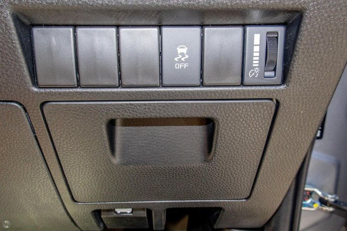 2025 Isuzu D-MAX SX MY24 4X4 Dual Range Mercury Silver