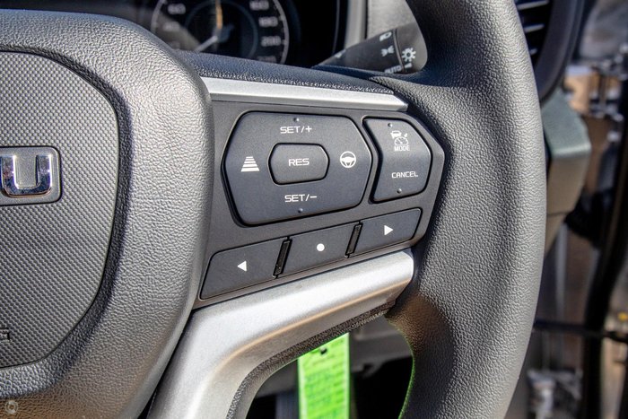 2025 Isuzu D-MAX SX MY24 4X4 Dual Range Mercury Silver
