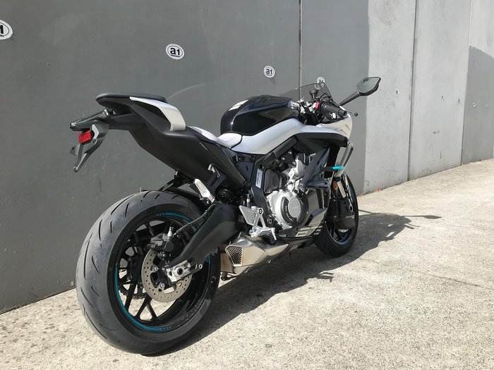 2025 CFMOTO 675SR-R