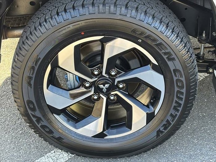 2024 Mitsubishi Pajero Sport GLS