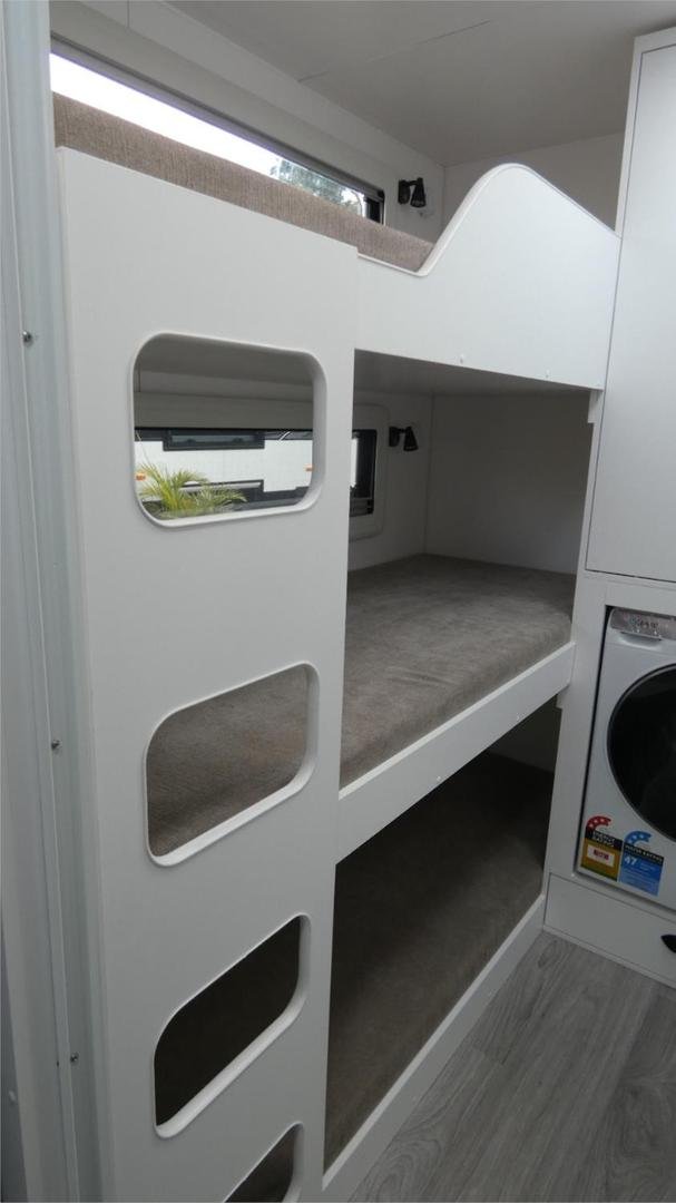 2025 Viscount V3 Family White