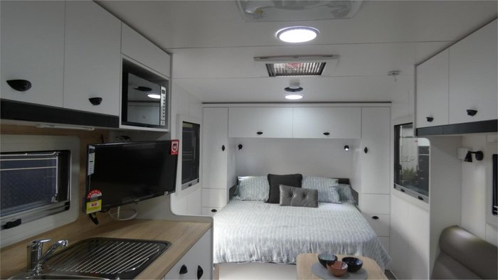 2025 Viscount V3 Family White