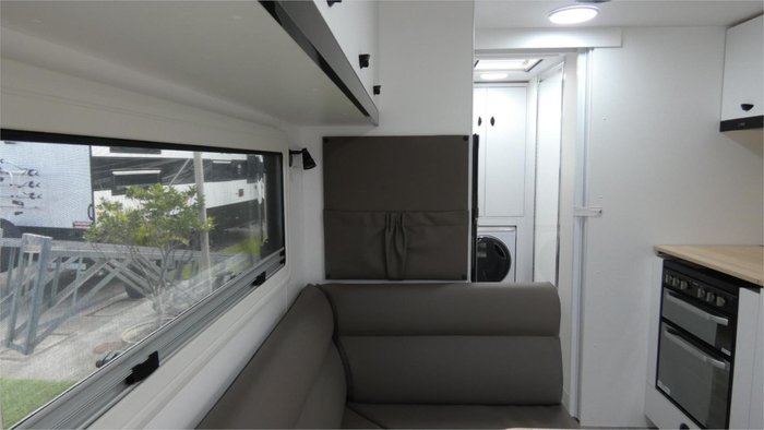 2025 Viscount V3 Family White