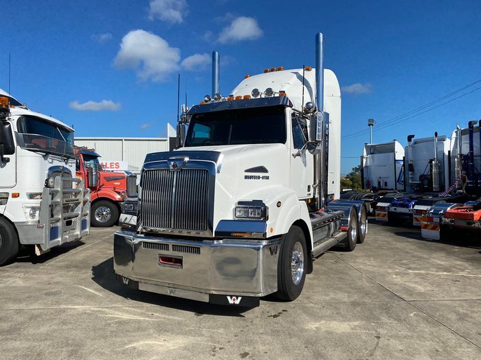 2017 Western Star 5800 Series White