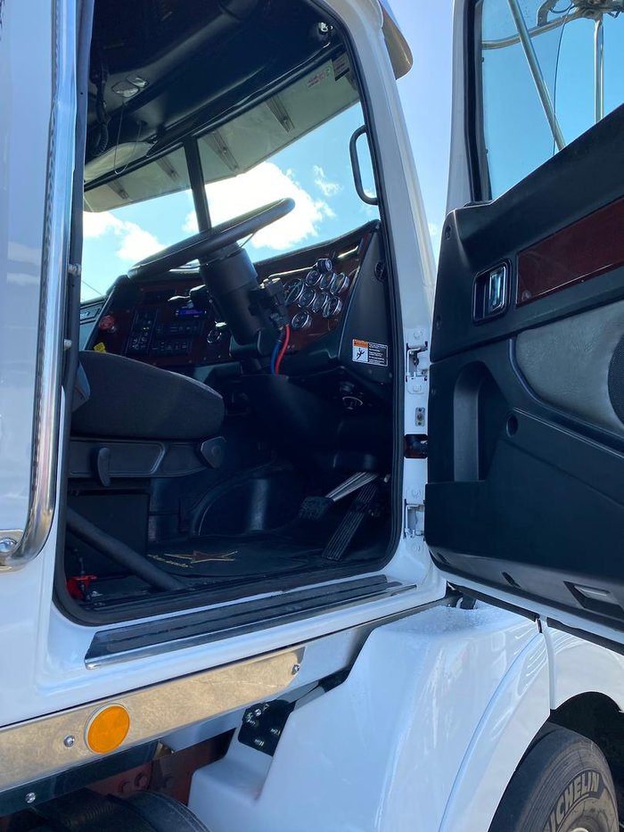 2017 Western Star 5800 Series White