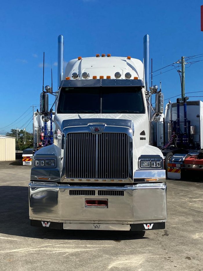 2017 Western Star 5800 Series White