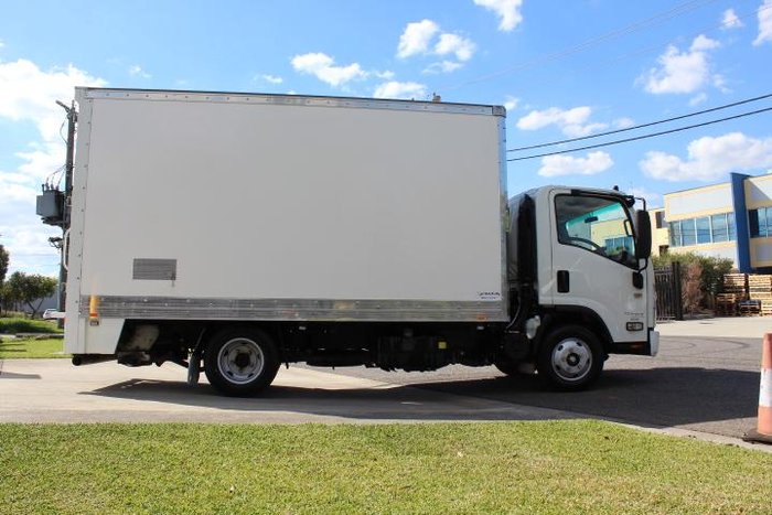 2021 Isuzu N Series NNR 45-150 Vanpack WHITE